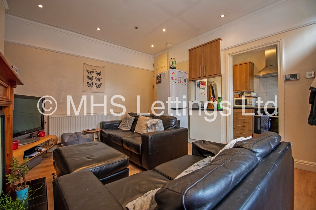 Photo of 3 Bedroom Mid Terraced House in 14 Granby Place, Leeds, LS6 3BD