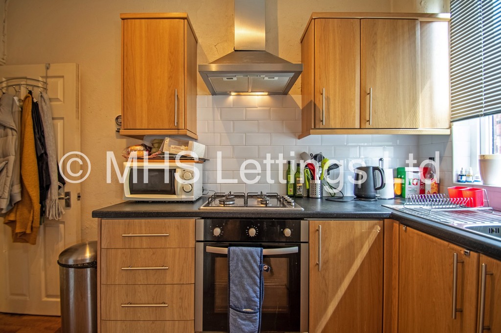 Photo of 3 Bedroom Mid Terraced House in 14 Granby Place, Leeds, LS6 3BD