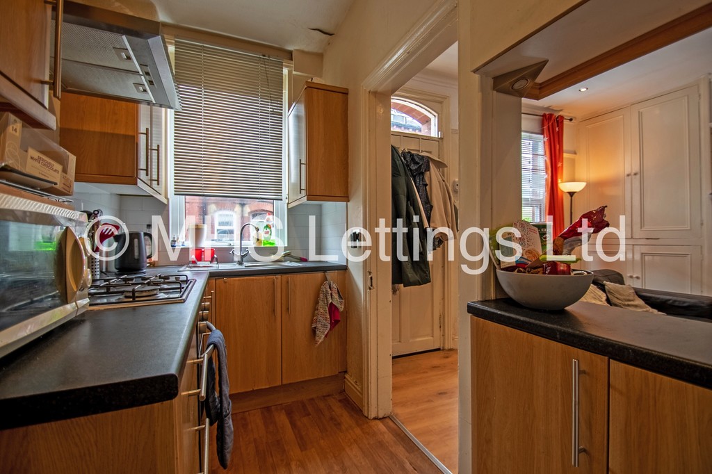 Photo of 3 Bedroom Mid Terraced House in 14 Granby Place, Leeds, LS6 3BD