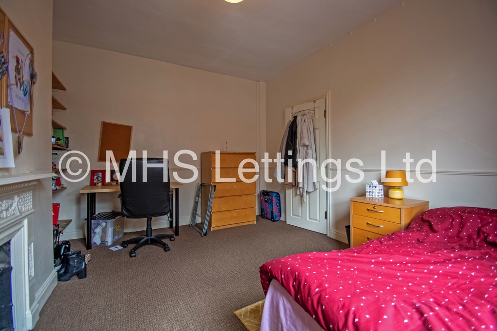 Photo of 3 Bedroom Mid Terraced House in 14 Granby Place, Leeds, LS6 3BD