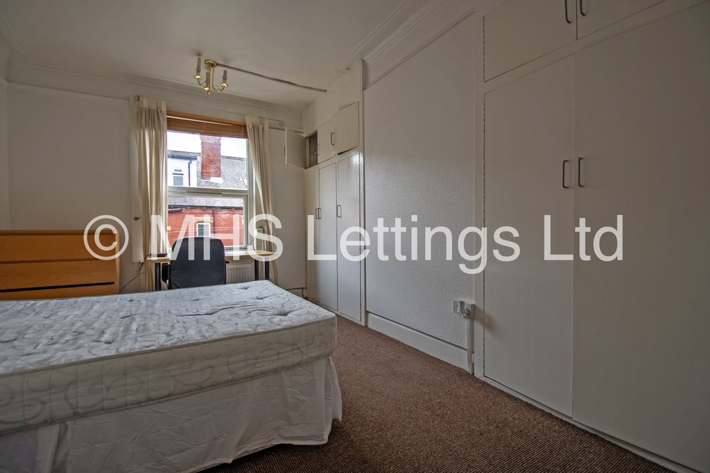 Photo of 1 Bedroom Flat in 1st Floor Flat, 4 Norville Terrace, Leeds, LS6 1BS