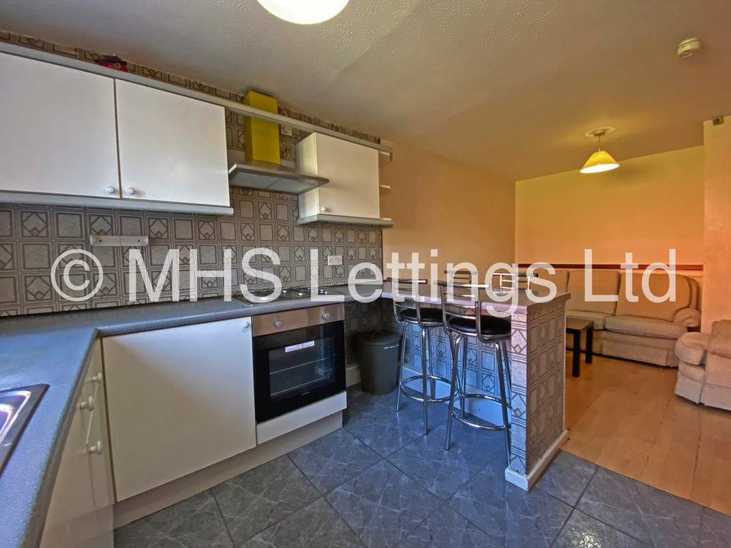 Photo of 3 Bedroom Mid Terraced House in 20 Consort View, Leeds, LS3 1NX