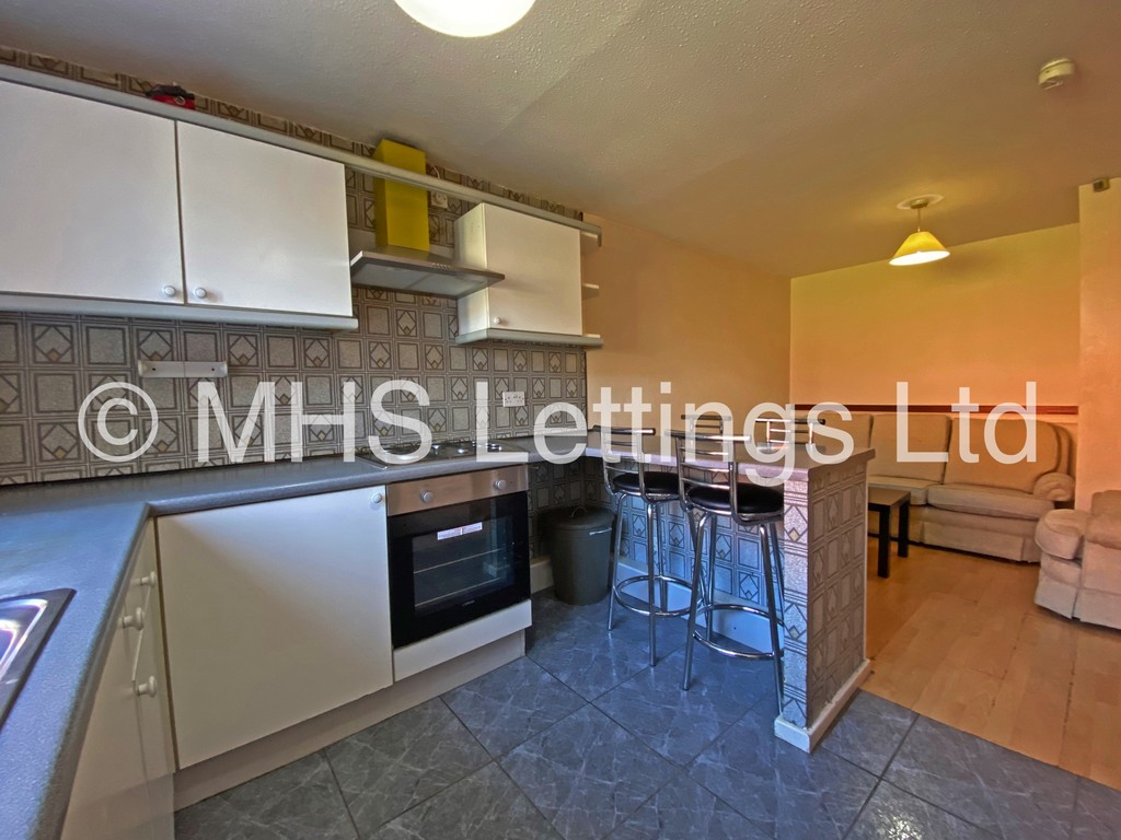 Photo of 3 Bedroom Mid Terraced House in 20 Consort View, Leeds, LS3 1NX