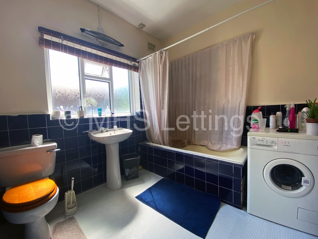 Photo of 2 Bedroom Flat in 129b Otley Road, Leeds, LS6 3PX
