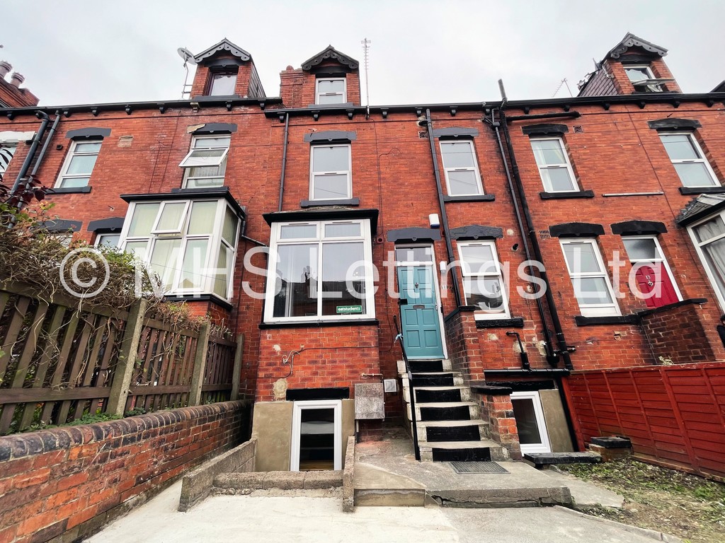 Photo of 5 Bedroom Mid Terraced House in 11 Brudenell Street, Leeds, LS6 1HJ