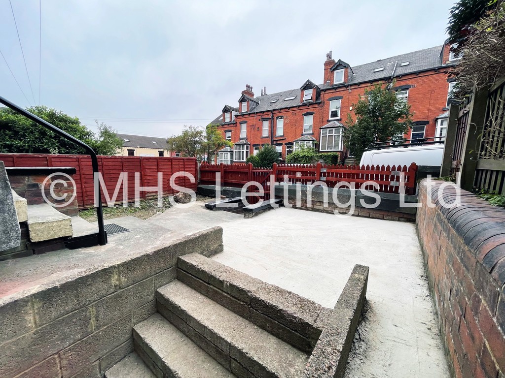 Photo of 5 Bedroom Mid Terraced House in 11 Brudenell Street, Leeds, LS6 1HJ