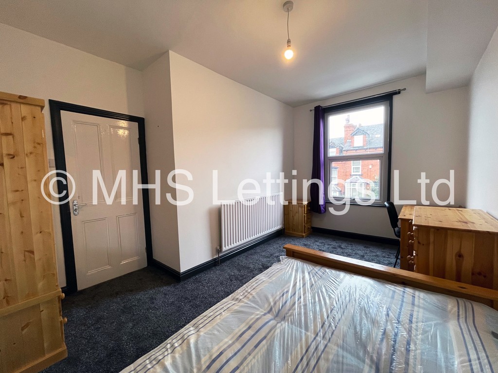 Photo of 5 Bedroom Mid Terraced House in 11 Brudenell Street, Leeds, LS6 1HJ
