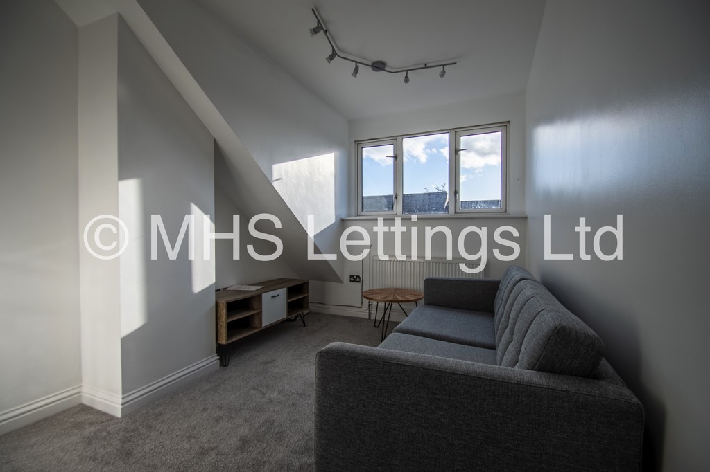 Photo of 2 Bedroom Flat in Top Floor Flat, 4 Norville Terrace, Leeds, LS6 1BS