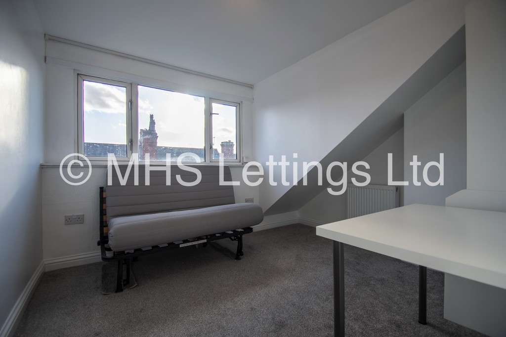 Photo of 2 Bedroom Flat in Top Floor Flat, 4 Norville Terrace, Leeds, LS6 1BS