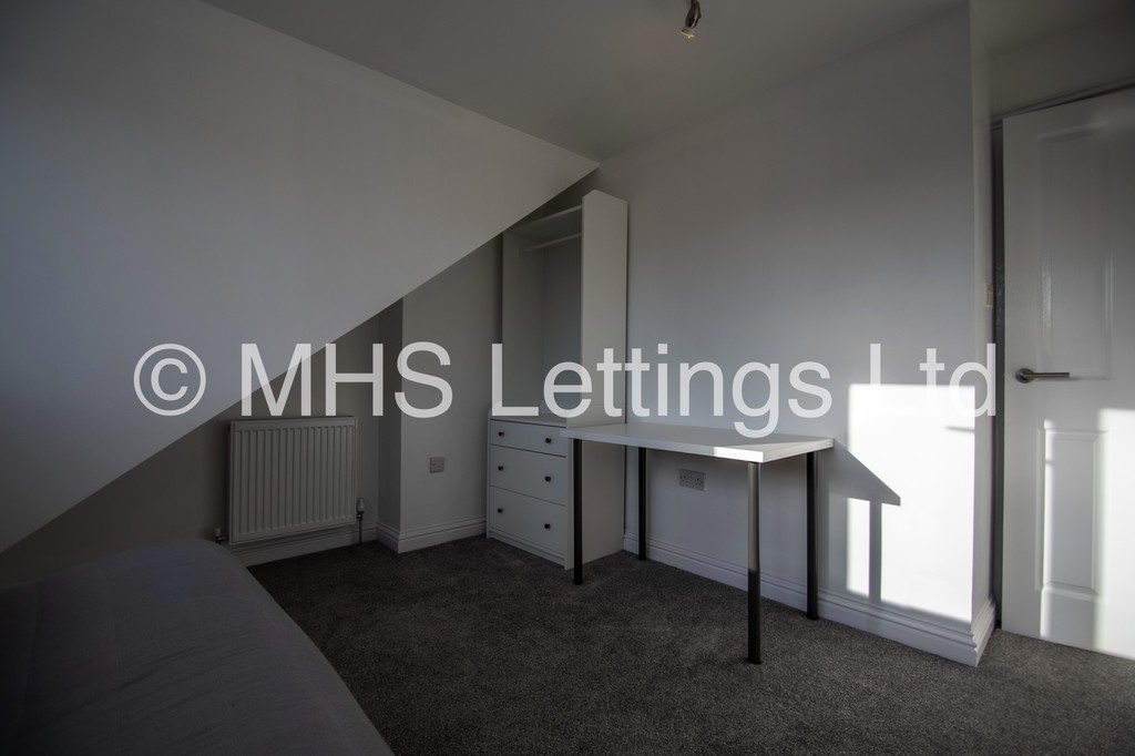 Photo of 2 Bedroom Flat in Top Floor Flat, 4 Norville Terrace, Leeds, LS6 1BS