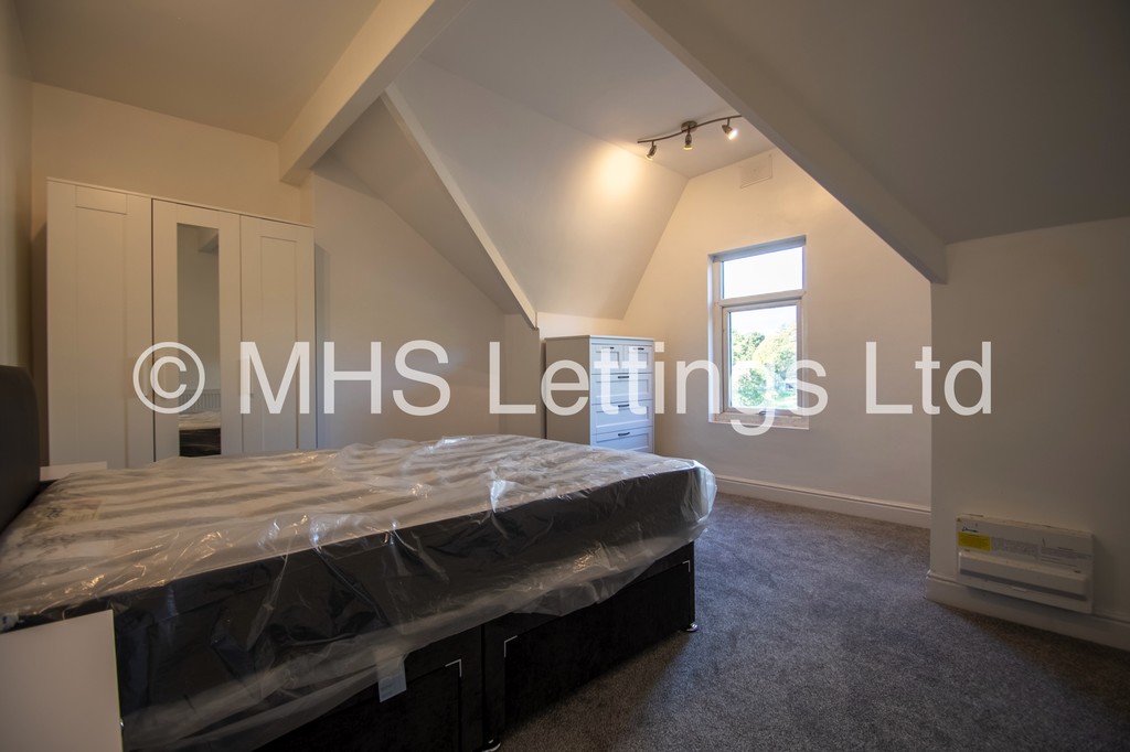 Photo of 2 Bedroom Flat in Top Floor Flat, 4 Norville Terrace, Leeds, LS6 1BS