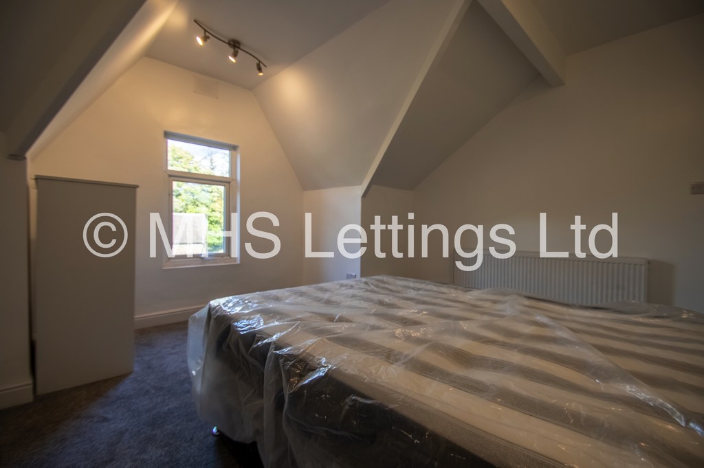 Photo of 2 Bedroom Flat in Top Floor Flat, 4 Norville Terrace, Leeds, LS6 1BS