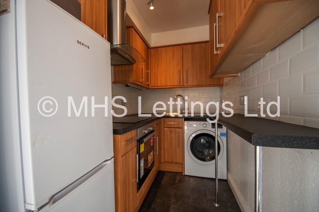 Photo of 2 Bedroom Flat in Top Floor Flat, 4 Norville Terrace, Leeds, LS6 1BS