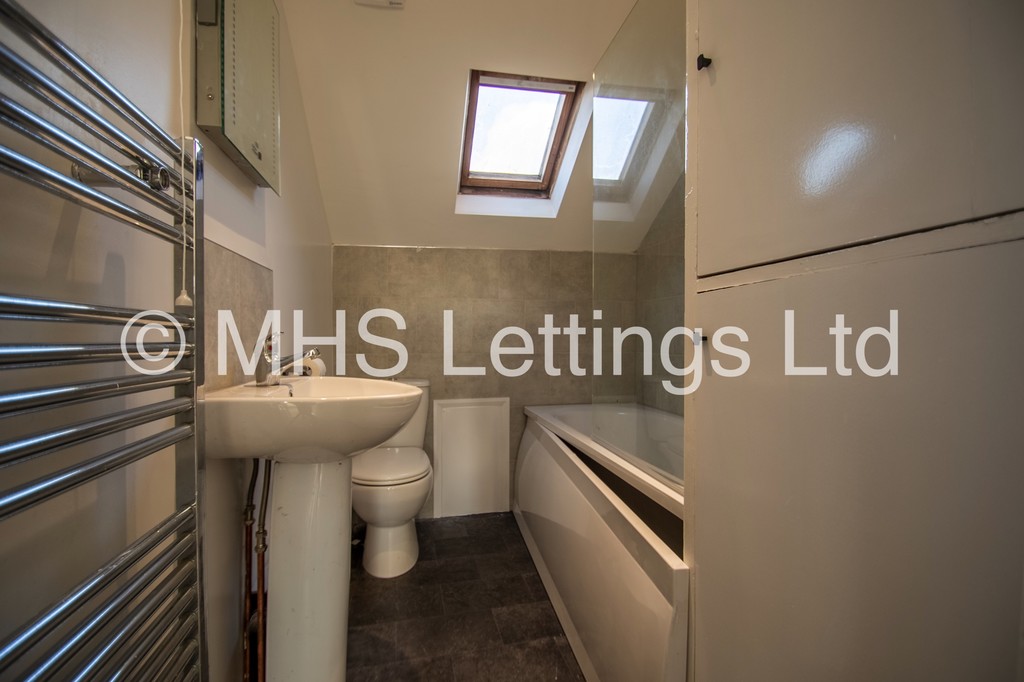 Photo of 2 Bedroom Flat in Top Floor Flat, 4 Norville Terrace, Leeds, LS6 1BS