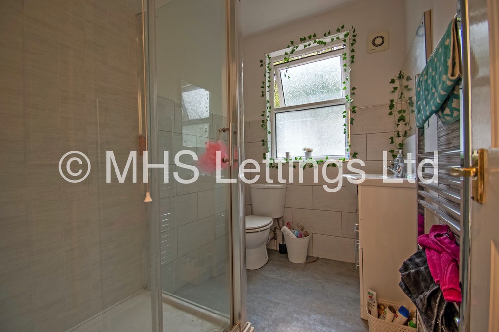 Photo of 12 Bedroom End Terraced House in Regent House, 4 Grosvenor Road, Leeds, LS6 2DZ