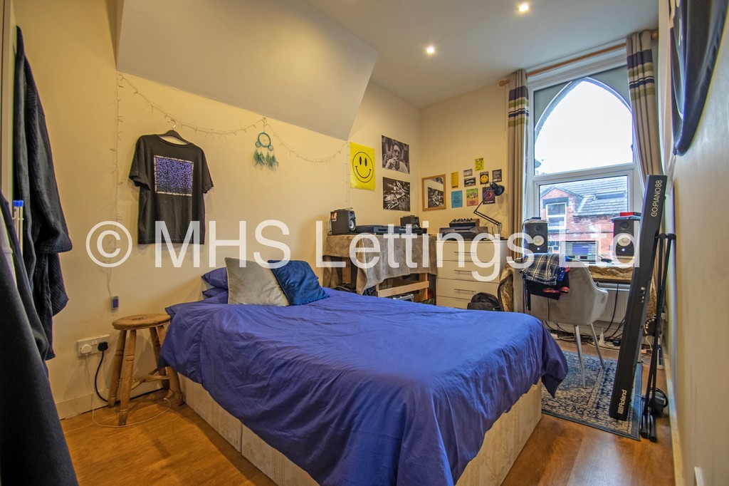 Photo of 12 Bedroom End Terraced House in Regent House, 4 Grosvenor Road, Leeds, LS6 2DZ
