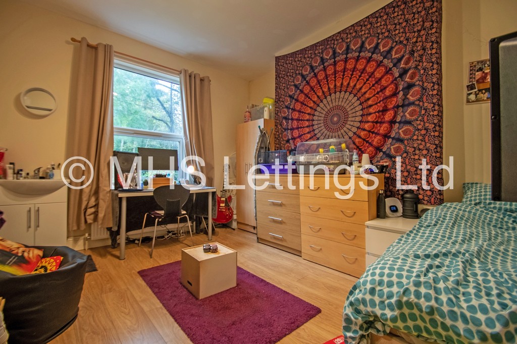 Photo of 12 Bedroom End Terraced House in Regent House, 4 Grosvenor Road, Leeds, LS6 2DZ