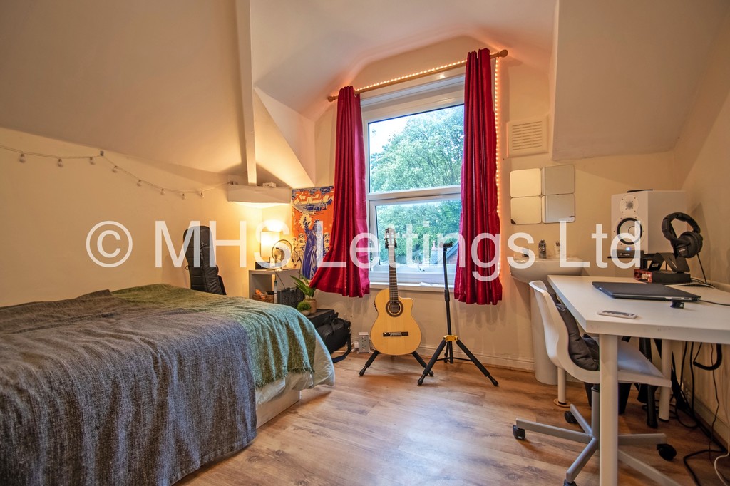 Photo of 12 Bedroom End Terraced House in Regent House, 4 Grosvenor Road, Leeds, LS6 2DZ