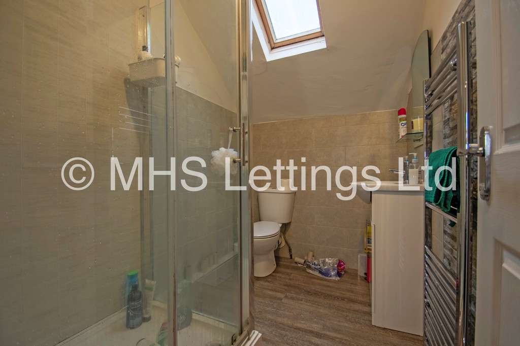 Photo of 12 Bedroom End Terraced House in Regent House, 4 Grosvenor Road, Leeds, LS6 2DZ