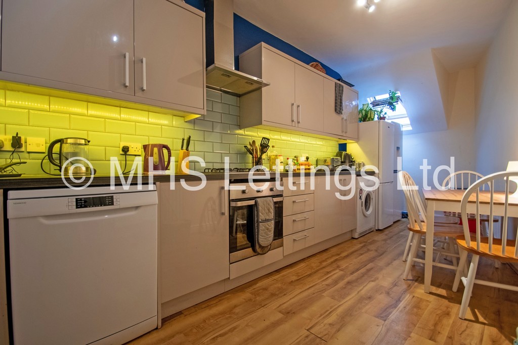 Photo of 12 Bedroom End Terraced House in Regent House, 4 Grosvenor Road, Leeds, LS6 2DZ