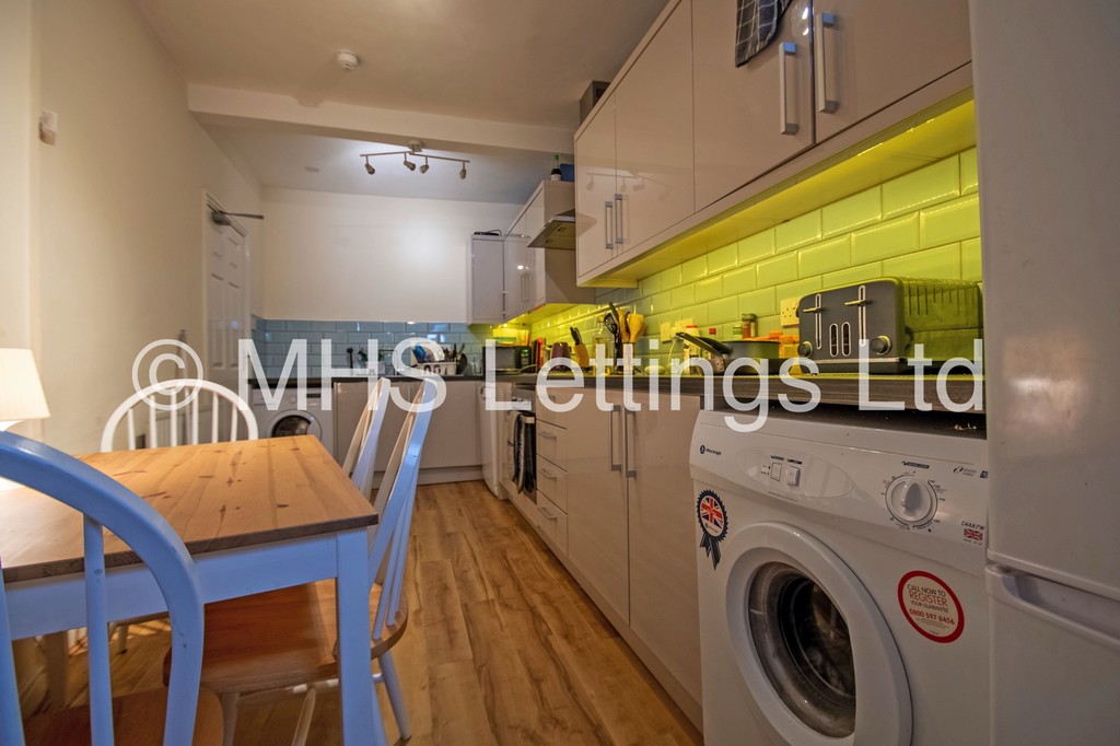 Photo of 12 Bedroom End Terraced House in Regent House, 4 Grosvenor Road, Leeds, LS6 2DZ