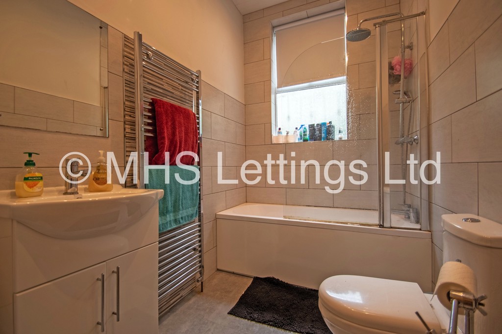 Photo of 12 Bedroom End Terraced House in Regent House, 4 Grosvenor Road, Leeds, LS6 2DZ