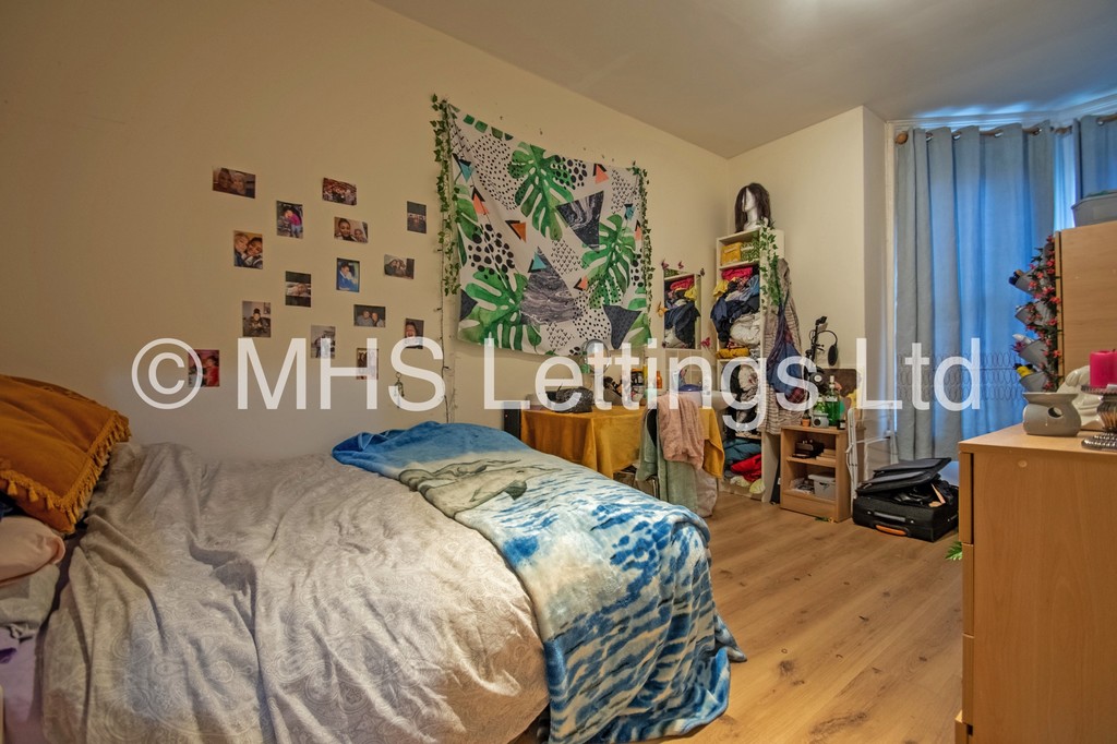 Photo of 12 Bedroom End Terraced House in Regent House, 4 Grosvenor Road, Leeds, LS6 2DZ