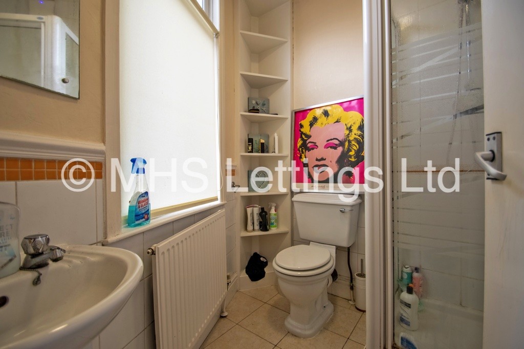 Photo of 7 Bedroom End Terraced House in 1 The Village Street, Leeds, LS4 2PR