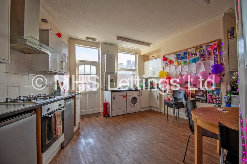 Photo of 7 Bedroom End Terraced House in 1 The Village Street, Leeds, LS4 2PR