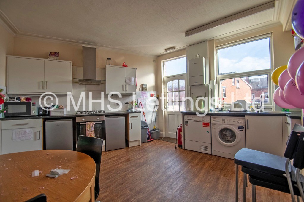 Photo of 7 Bedroom End Terraced House in 1 The Village Street, Leeds, LS4 2PR