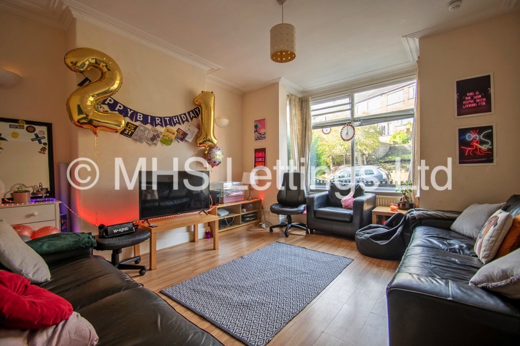 Photo of 7 Bedroom End Terraced House in 1 The Village Street, Leeds, LS4 2PR