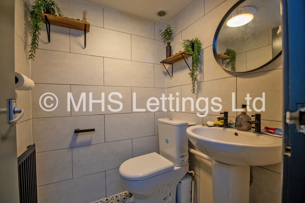 Photo of 7 Bedroom End Terraced House in 1 The Village Street, Leeds, LS4 2PR
