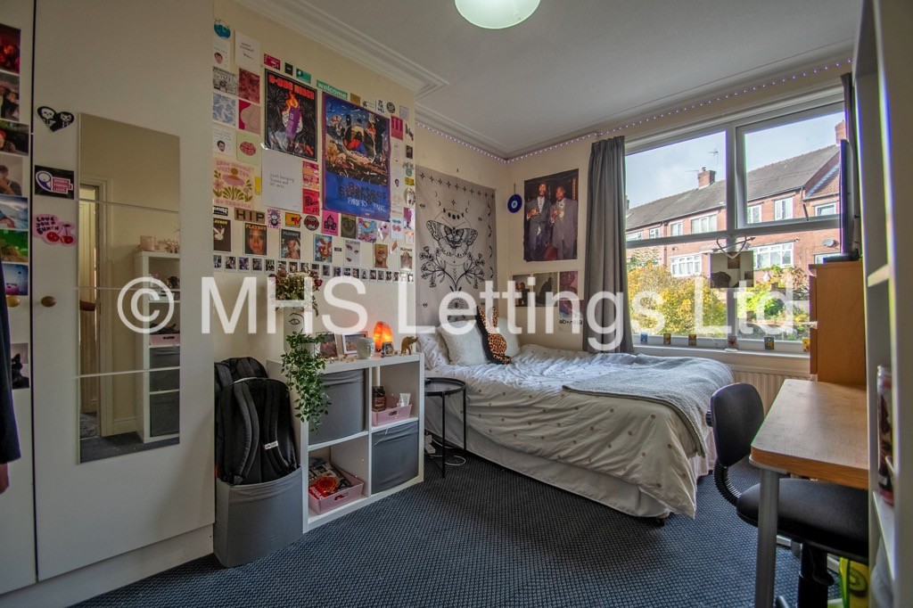 Photo of 7 Bedroom End Terraced House in 1 The Village Street, Leeds, LS4 2PR