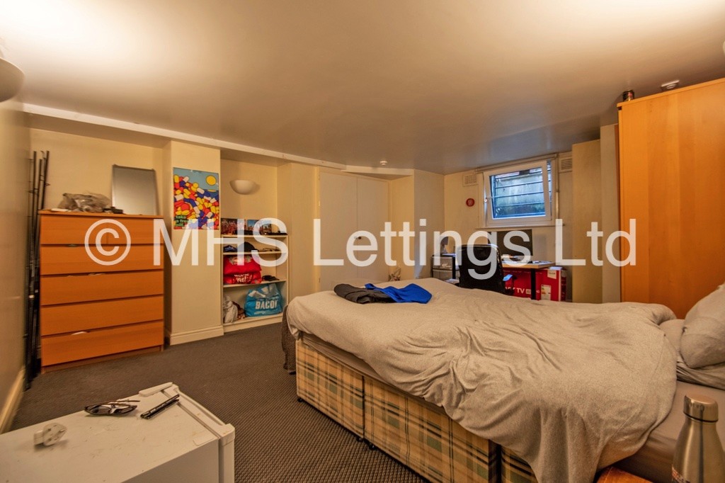Photo of 7 Bedroom End Terraced House in 1 The Village Street, Leeds, LS4 2PR