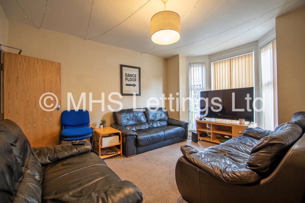 Photo of 7 Bedroom Mid Terraced House in 11 Hessle Place, Leeds, LS6 1EU