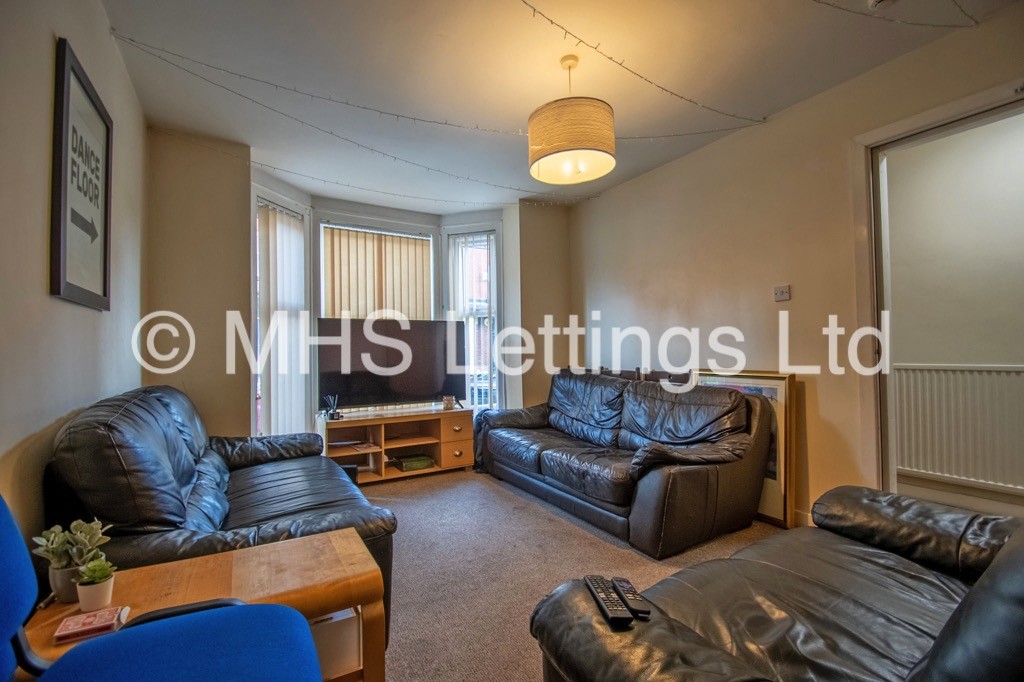 Photo of 7 Bedroom Mid Terraced House in 11 Hessle Place, Leeds, LS6 1EU