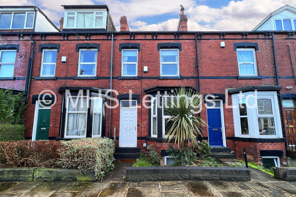 Photo of 5 Bedroom Mid Terraced House in 15 Ashville Avenue, Leeds, LS6 1LX