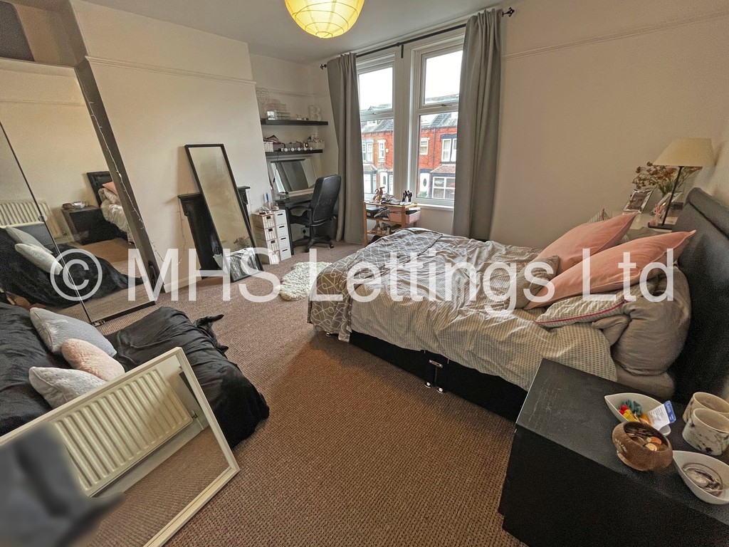 Photo of 5 Bedroom Mid Terraced House in 141 Ash Road, Leeds, LS6 3HD