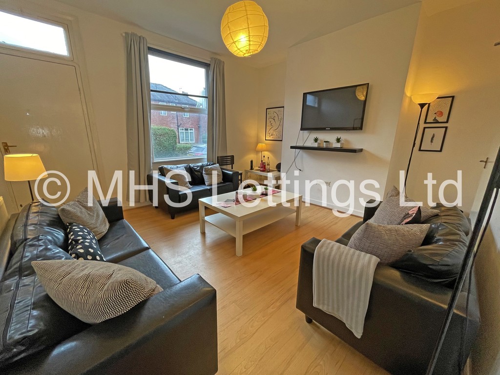 Photo of 5 Bedroom Mid Terraced House in 141 Ash Road, Leeds, LS6 3HD