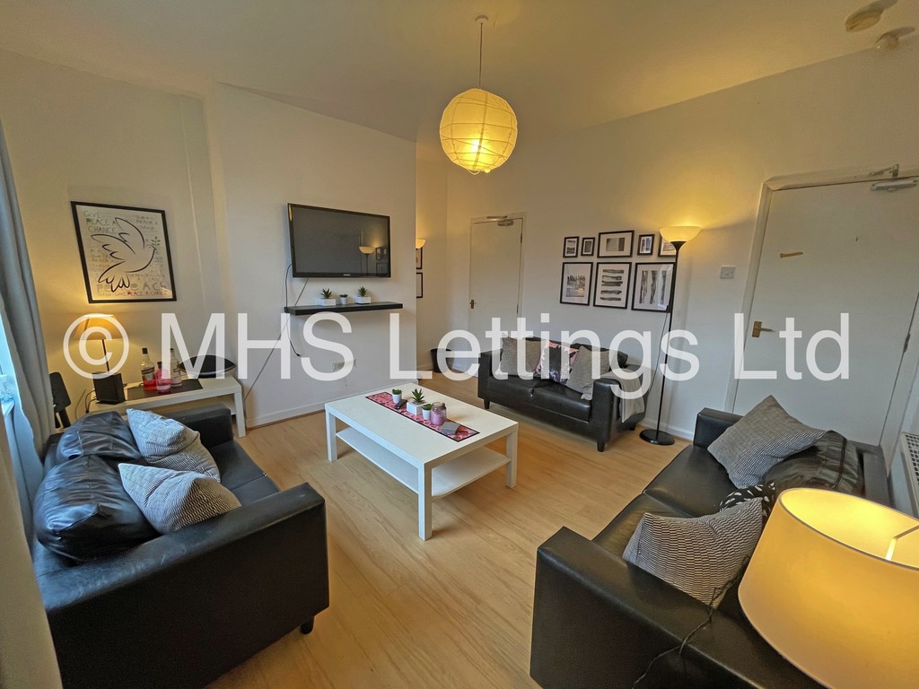 Photo of 5 Bedroom Mid Terraced House in 141 Ash Road, Leeds, LS6 3HD