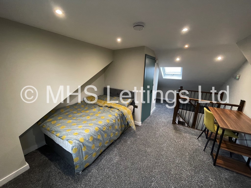Photo of 3 Bedroom Mid Terraced House in 3 Manor Avenue, Leeds, LS6 1BY