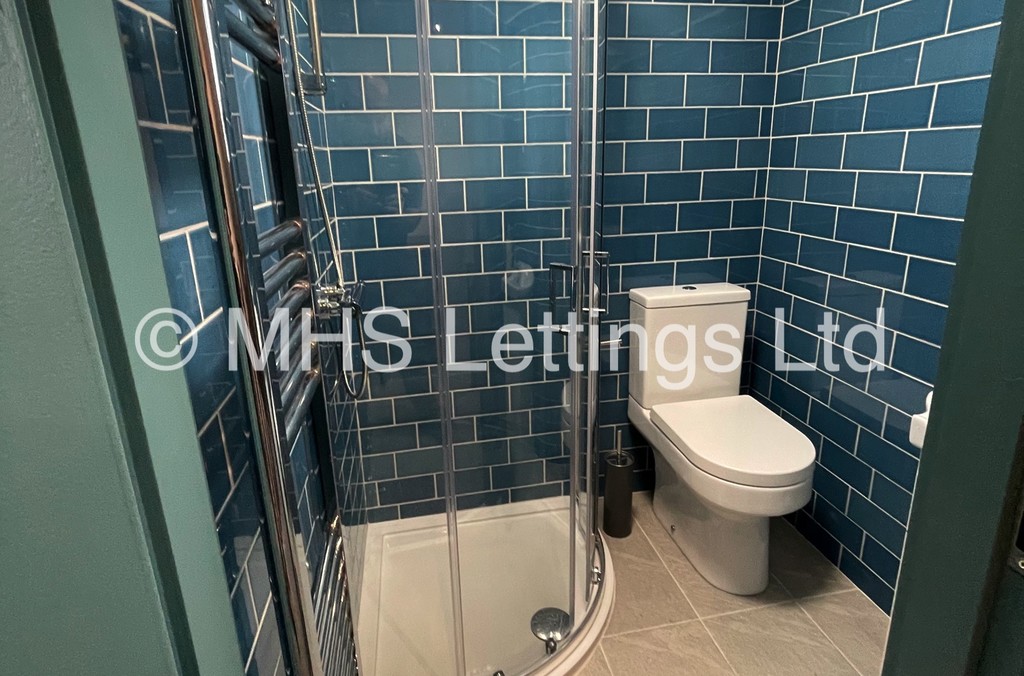 Photo of 3 Bedroom Mid Terraced House in 3 Manor Avenue, Leeds, LS6 1BY
