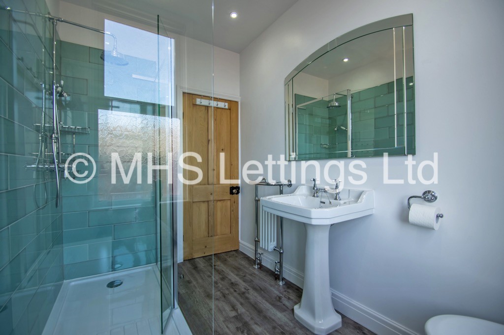 Photo of 2 Bedroom Mid Terraced House in 5 Wetherby Place, Leeds, LS4 2JG
