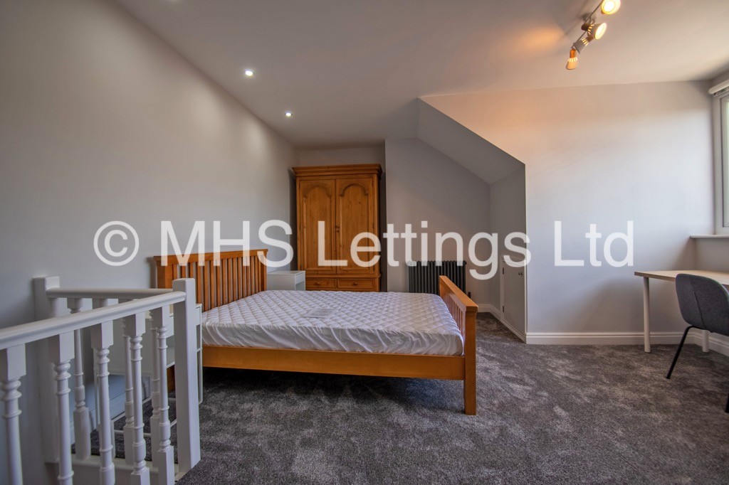 Photo of 2 Bedroom Mid Terraced House in 5 Wetherby Place, Leeds, LS4 2JG