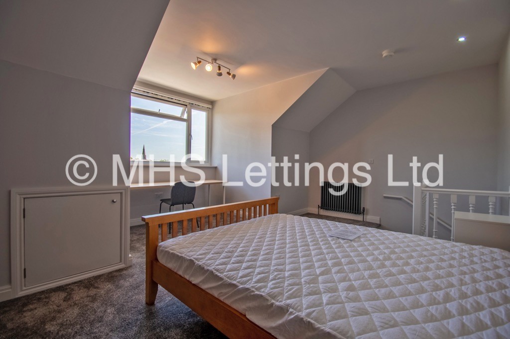 Photo of 2 Bedroom Mid Terraced House in 5 Wetherby Place, Leeds, LS4 2JG