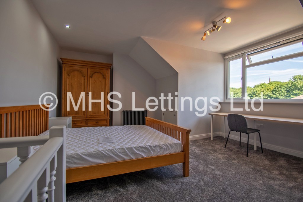 Photo of 2 Bedroom Mid Terraced House in 5 Wetherby Place, Leeds, LS4 2JG