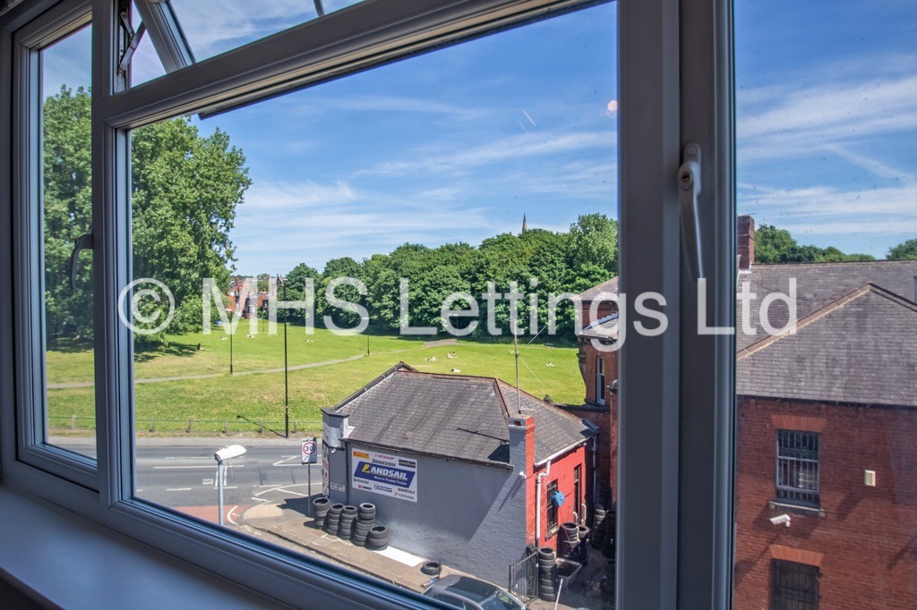 Photo of 2 Bedroom Mid Terraced House in 5 Wetherby Place, Leeds, LS4 2JG