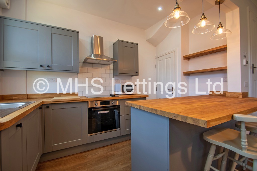 Photo of 2 Bedroom Mid Terraced House in 5 Wetherby Place, Leeds, LS4 2JG