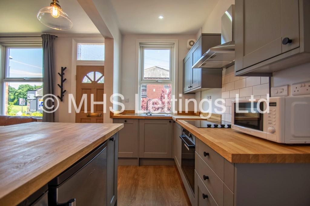 Photo of 2 Bedroom Mid Terraced House in 5 Wetherby Place, Leeds, LS4 2JG