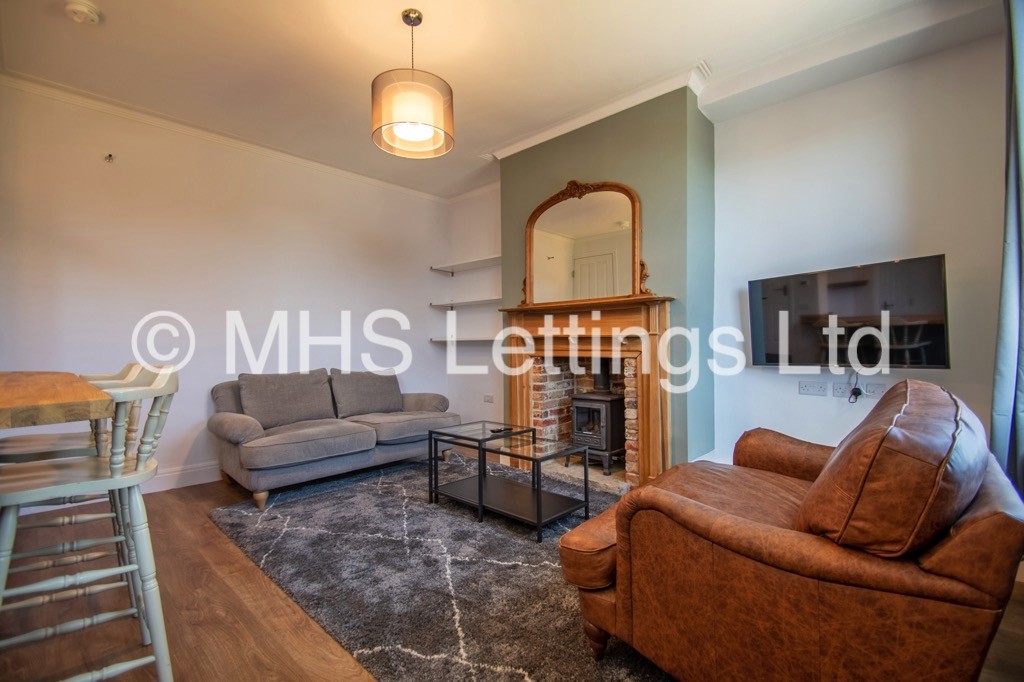 Photo of 2 Bedroom Mid Terraced House in 5 Wetherby Place, Leeds, LS4 2JG